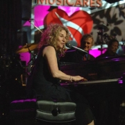Carole performs at MusiCares tribute to James Taylor. Photo by Wire Image